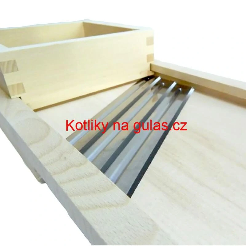 Ruční dřevěný kráječ zelí 3 nože 66 x 24 cm (střední)