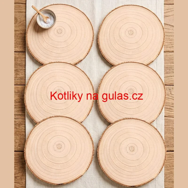 Sada 6 dřevěných podnosů z přírodního plátku dřeva s kůrou Ø 20–24 cm