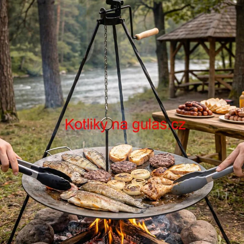 Grilovací souprava CLASSIC STEEL PRO: Trojnožka 1,2m s kladkou + Železná pánev 49 cm