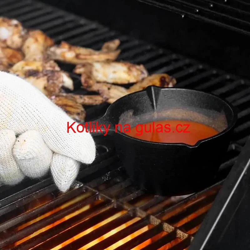 Litinový rendlík (kastrol) 0,5 l + silikonová mášlovačka