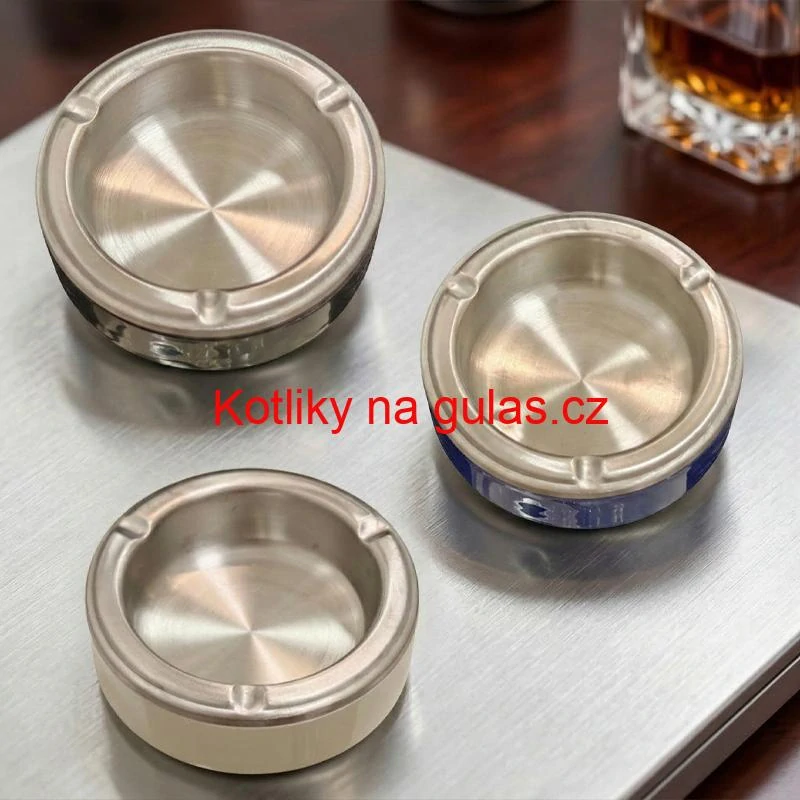 Odolný kovový popelník z nerezové oceli (3 barvy)