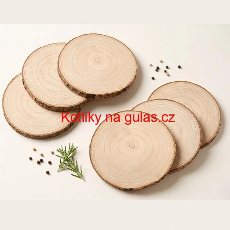 Sada 6 dřevěných podnosů z přírodního plátku dřeva s kůrou Ø 20–24 cm
